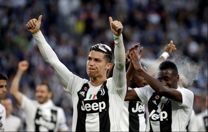Cristiano Ronaldo no sintió tan fuerte el impacto del coronavirus en su cuenta bancaria. (Foto: Luca Bruno / AP)