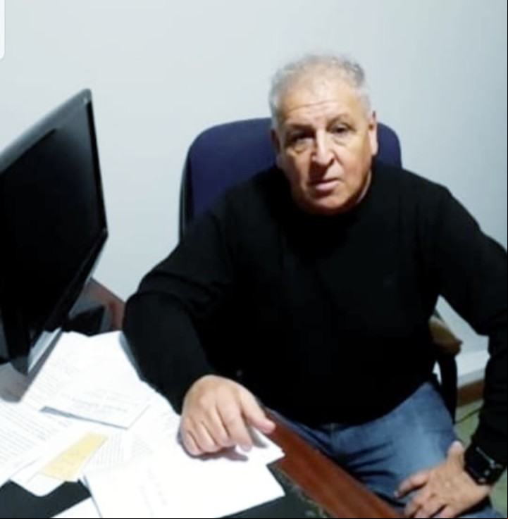 En su oficina. José Ubeda reclama que le cambiaron la cerradura y que le robaron un costoso reloj, dinero y documentación. (Foto: Archivo Clarín).