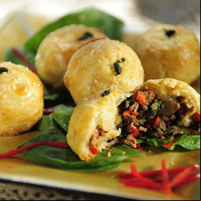 Bohios rellenos con carne picada, vegetales y queso