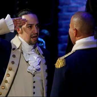 Hamilton no estrenará en cines y llega a Disney+