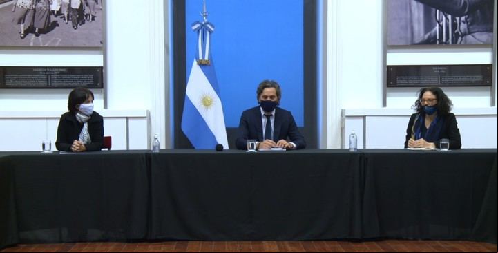Mercedes Marcó del Pont, Santiago Cafiero y Cecilia Todesca recibieron a empresarios teatrales en la Casa Rosada.