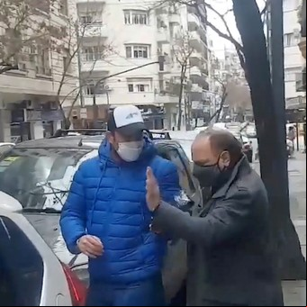 Escrachan a Baby Etchecopar en la puerta de Radio Rivadavia