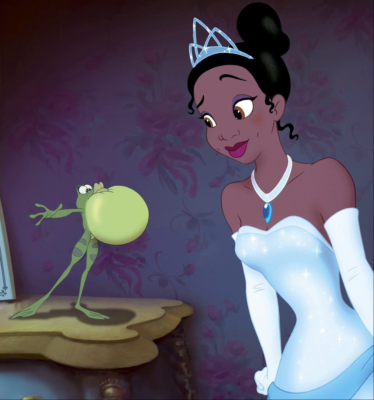 La Princesa Tiana es afroamericana. Llega al universo Disney en 2009, con La Princesa y el Sapo.