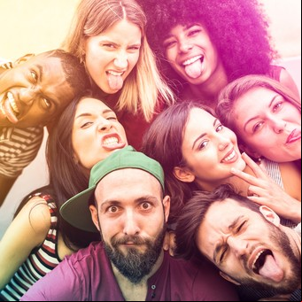 Acrónimos sexuales y palabras clave que utilizan los Zillennials y Centennials en redes sociales