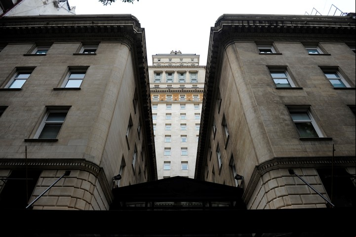 Ex Edificio Mihanovich. En Arroyo 845. Luciano Thieberger, Archivo Clarín