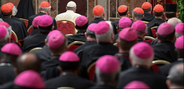 Con fuertes restricciones, la Iglesia italiana abre el sacerdocio a los homosexuales