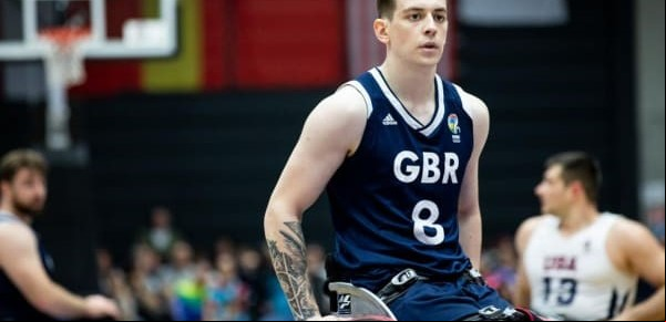 El basquetbolista que está dispuesto a amputarse una pierna para que lo dejen seguir jugando