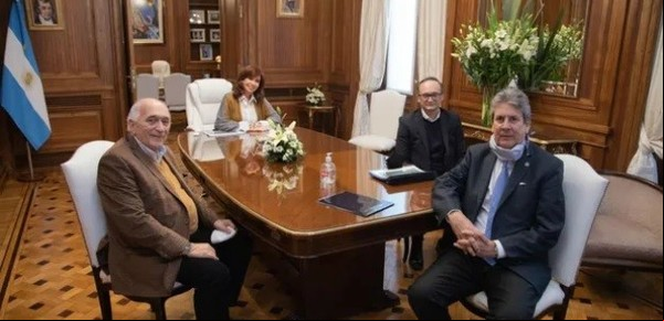 "Los felicito y estoy a disposición", les dijo Cristina Kirchner a directivos del Consejo Agroindustrial