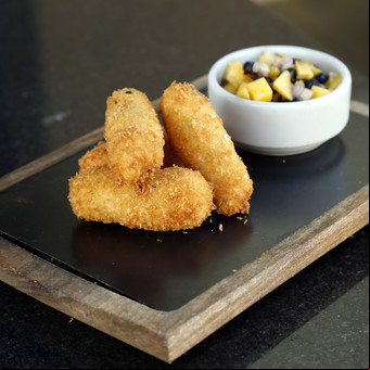 Croquetas con dip de morcilla