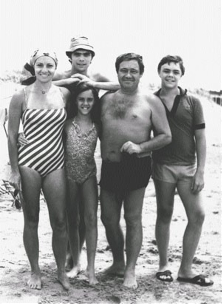 En familia. Berta, Tato y sus tres hijos.