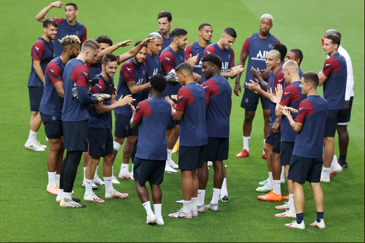 PSG en el último entrenamiento antes de jugar contra Atalanta por los cuartos de final de la Champions League en Lisboa. Foto: Reuters.