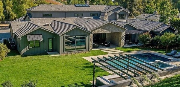 La imponente mansión de 15 millones de dólares que Kris Jenner acaba de vender