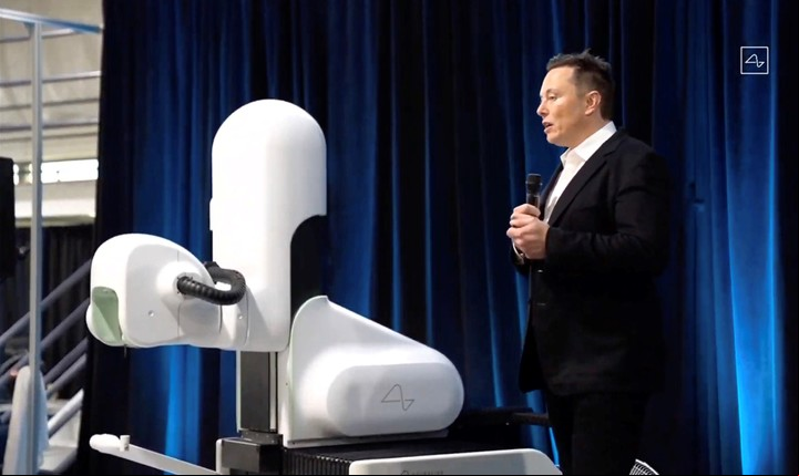 Musk explica los beneficios de Neuralink.
AFP