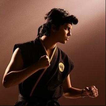 Quién es Xolo Maridueña, el actor del momento de Cobra Kai