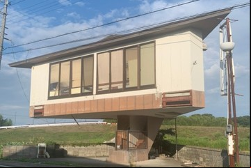 La increíble casa que fue construida sobre una escalera