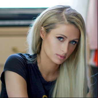 Paris Hilton contó que fue drogada y violada a los 15 años: "Tengo visiones de él sobre mí, tapándome la boca"