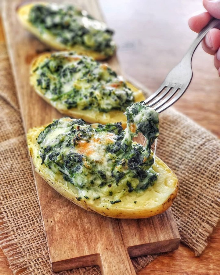 Ppapas rellenas con queso y espinaca. Foto @enricorapalin.