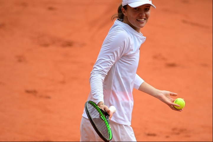 La sonrisa de Iga Swiatek: "Sabía que de ser finalista iba a ser en Roland Garros", dijo la primera polaca que buscará el título en París. Foto MARTIN BUREAU / AFP