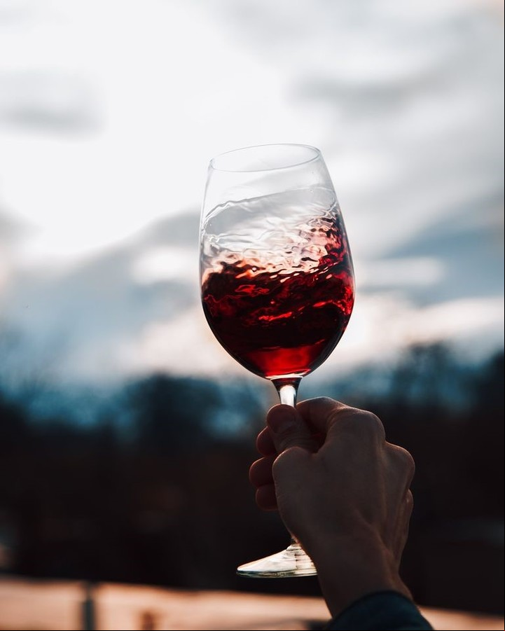 Una copa de Pinot Noir de Bodega Malma, de Neuquén. Foto: Bodega Malma.