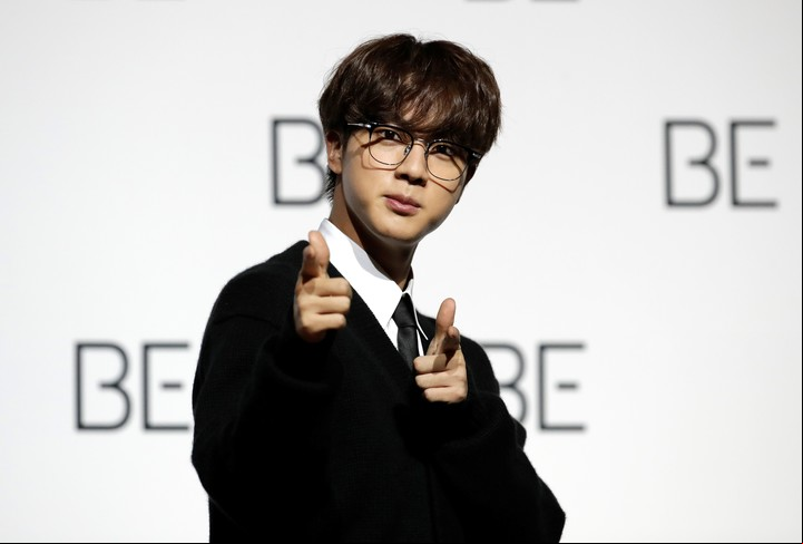 Jin, al presentar el álbum "BE", en noviembre de 2020. Foto AP