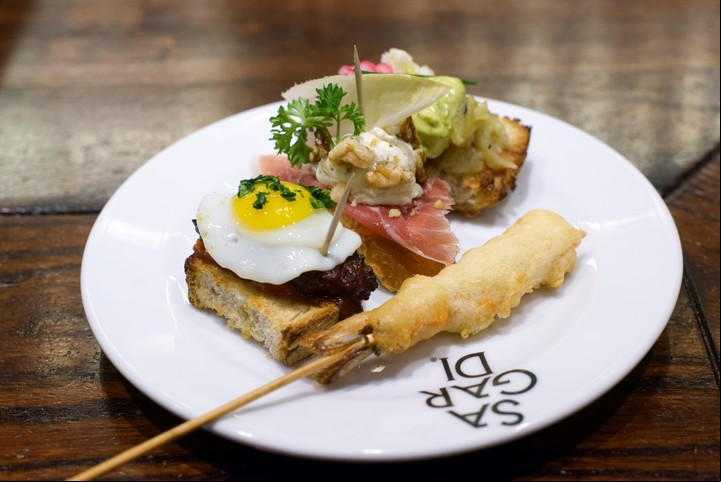 Pintxos y tapas en el restaurante Sagardi de San Telmo. Foto: Andres D'Elia