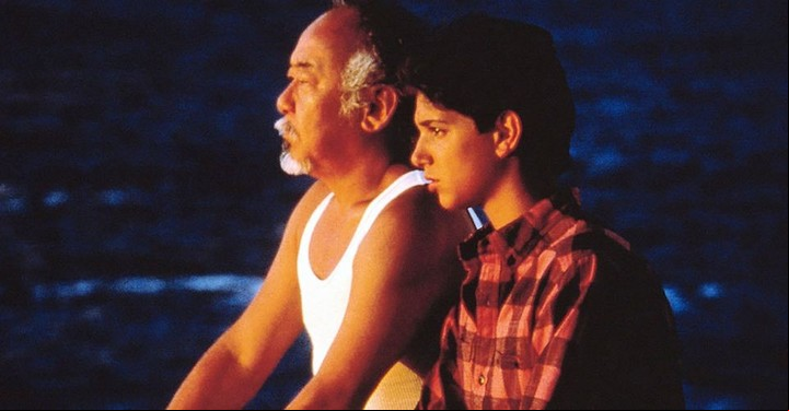 Pat Morita y un joven Ralph Macchio en "Karate Kid 2". En mayo se estrena "Karate Kid: Legends".