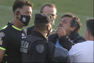 Tras el escándalo, Caruso Lombardi destrozó a Chiqui Tapia, su mano derecha en AFA y los árbitros