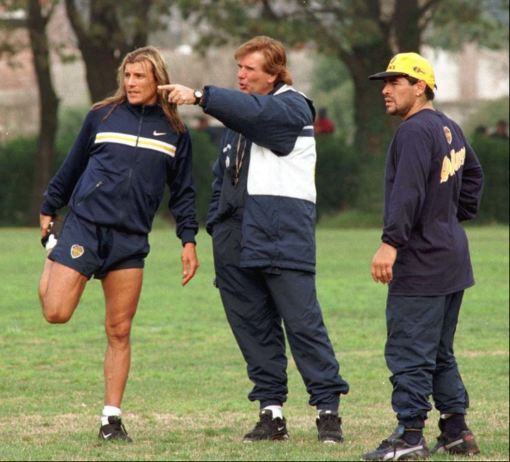Veira, como DT de Boca, con Caniggia y Maradona.