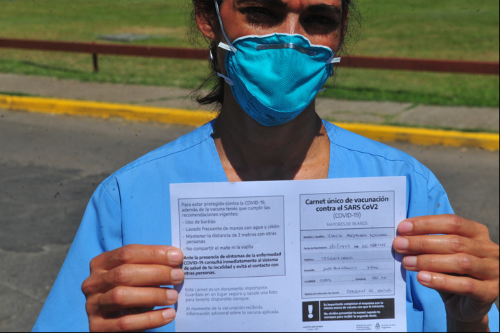 Durante la pandemia de Covid, los médicos y enfermeros fueron los primeros en recibir la vacuna. Foto: Guillermo Rodríguez Adami