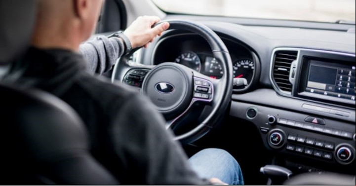 El 70% de las ventas en Argentina son de autos con caja manual. Foto: Freepik.