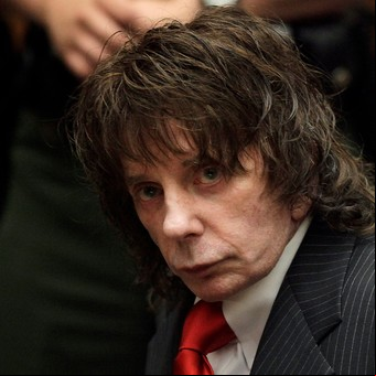 Falleció por covid Phil Spector, que grabó con los Beatles y estaba preso por asesinato