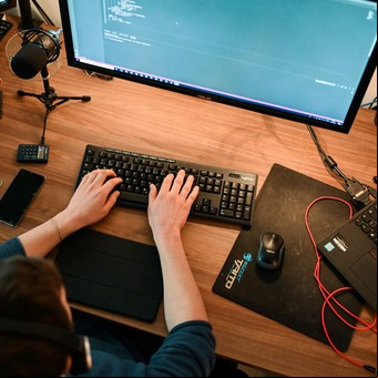 Aprender a programar gratis: lanzan cursos para acceder a trabajos que pagan $ 270.000 al mes