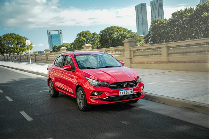 Los autos de producción nacional encabezan el ranking de los 0 km más vendidos en 2021. Fiat Cronos, Toyota Hilux y Vokswagen Amarok, en ese orden, lideran el mercado.