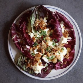 Ensalada de burrata, almendras y radicchio