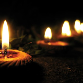 Luna llena en Leo del 12 de febrero 2025: rituales para manifestar dinero y liberar cargas negativas