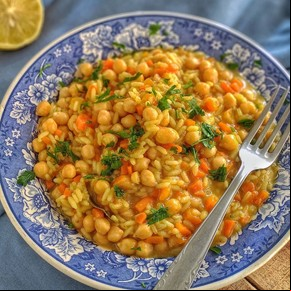 Risotto al curry con garbanzos