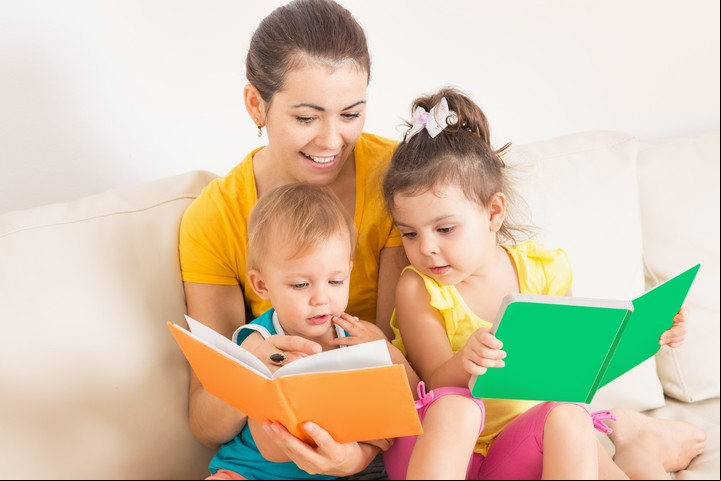 Leerles cuentos es muy importante. La lectura estimula la imaginación, y con ella, el interés por una nueva historia.