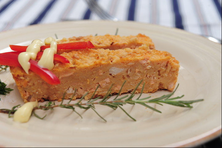 Pastel de salmón y merluza. Foto Lorena Lucca