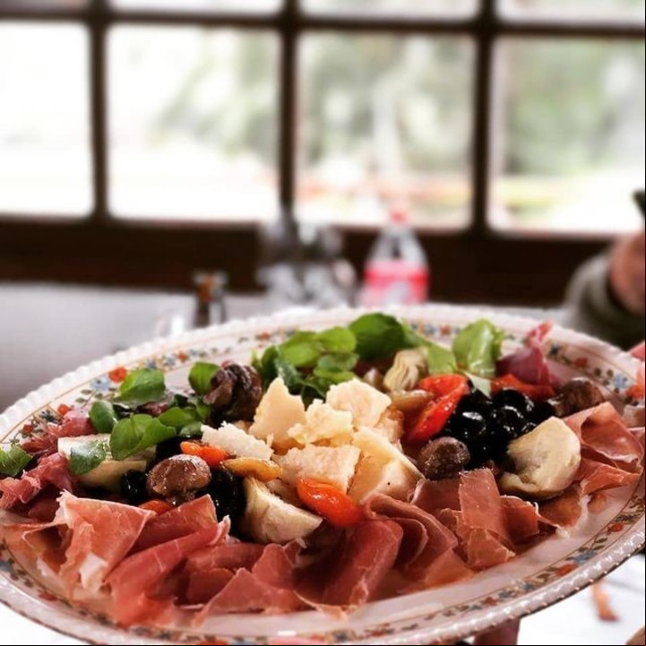 Restaurantes en el Delta de Tigre: Antipasto italiano en Danilo.