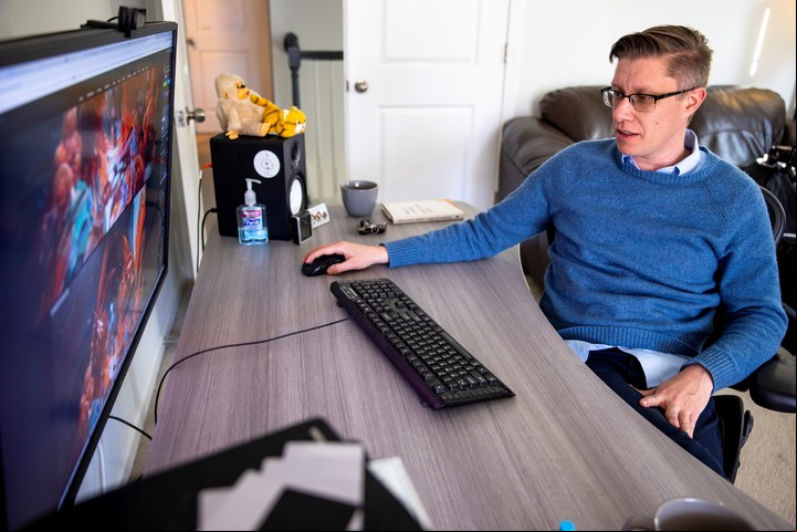 Mike Winkelmann, Beeple, artista digital que vendió obras con NFT en casi 70 millones de dólares. Foto AP