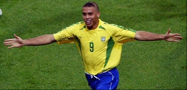 Ronaldo se arrepintió de su corte de pelo en 2002: "Fue horrible, pido perdón a todas las madres"
