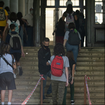 Coronavirus: los 5.000 alumnos secundarios de la UBA sin clases presenciales en la Ciudad por el DNU presidencial
