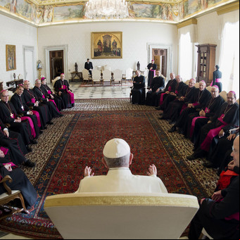 Cuánto ganaba el papa Francisco y cuánto cobran los cardenales y empleados del Vaticano