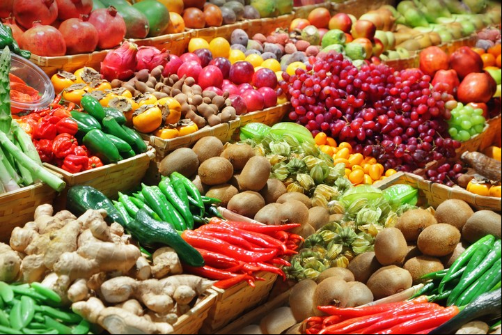 El increíble despliegue de colores y formas de las frutas y verduras.