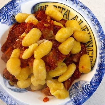 Ñoquis con estofado de bondiola
