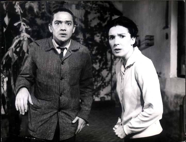 Walter Vidarte y Graciela Borges en la película "El dependiente", de Leonardo Favio.