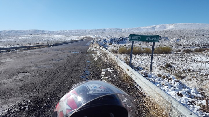 Nevizca y frío en pleno noviembre cerca de Esquel, en Chubut. Foto: Armando Della Chiesa.