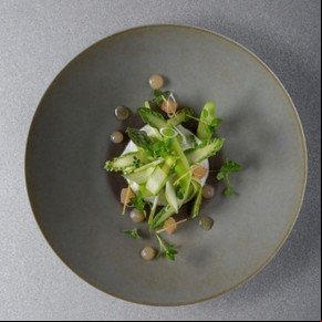 Espárragos, yogur y pomelo rosa