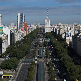 La historia detrás del edificio histórico que "molesta" en la 9 de Julio y varias veces quisieron demoler 