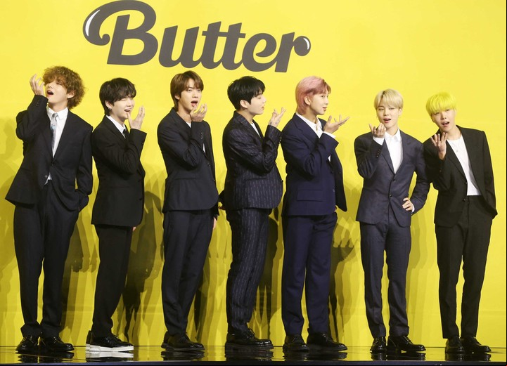 Los siete de la banda surcoreana de K-pop, cuando promocionaron la canción "Butter". Foto AFP